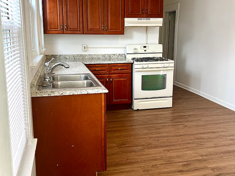 36 Tiffany Pl — Photo 8