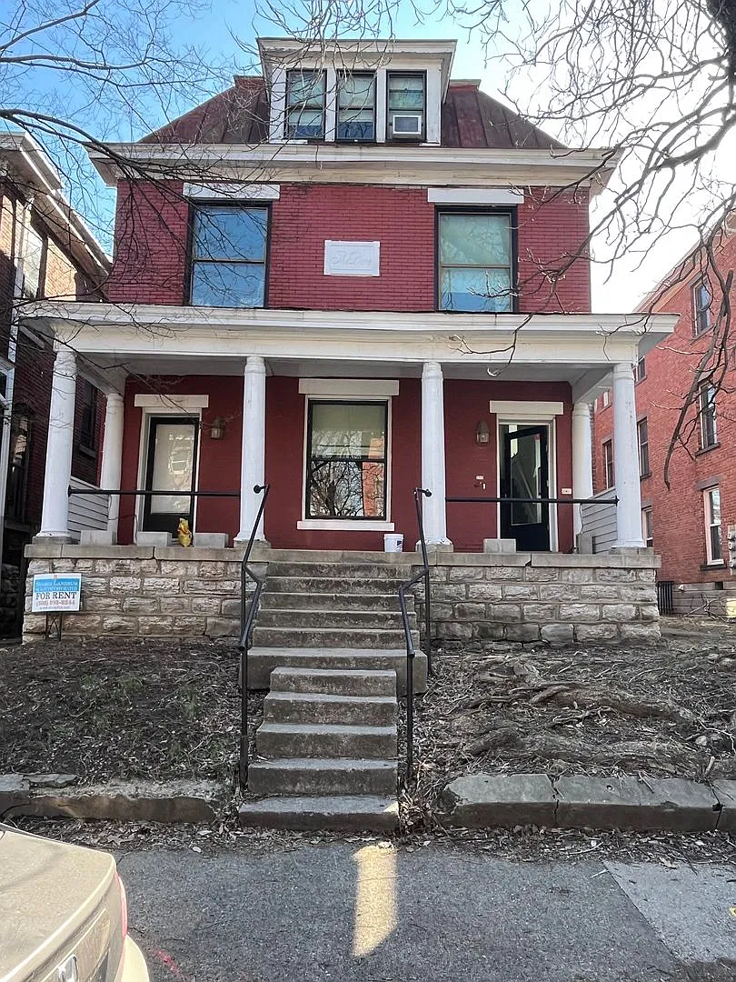 1115 S 1st ST — Photo 1