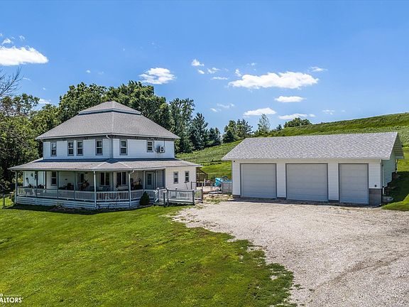 4th image of 1616 Maple Rd