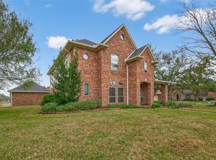 51 English Oak Ct, Lake Jackson, TX 77566