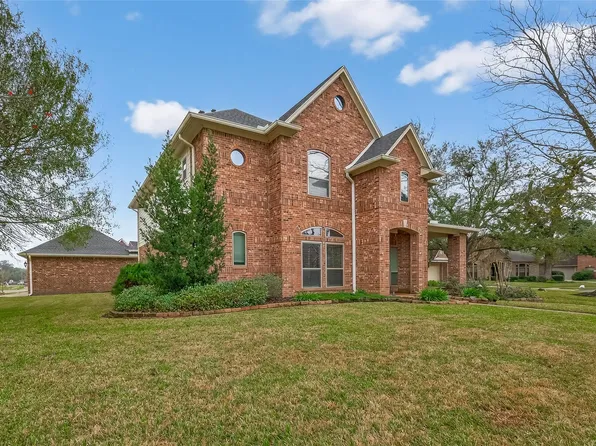 51 English Oak Ct, Lake Jackson, TX 77566