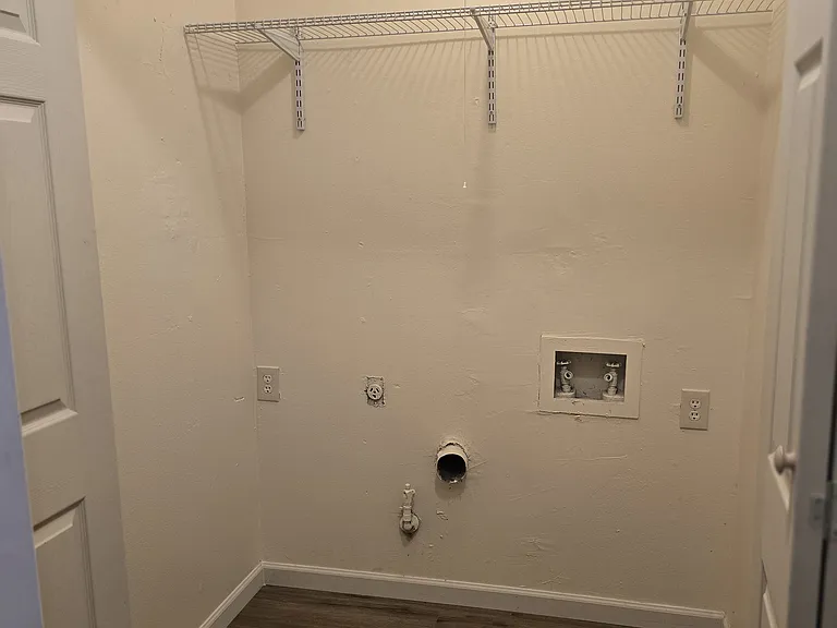 Washer/Dryer Hookups