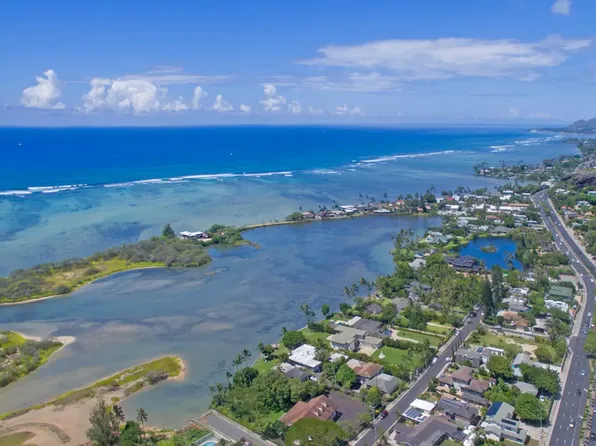 212 Elelupe Rd, Honolulu, HI 96821