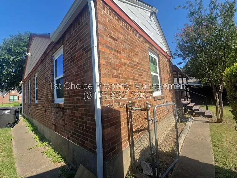 3241 Sandage Ave — Photo 3