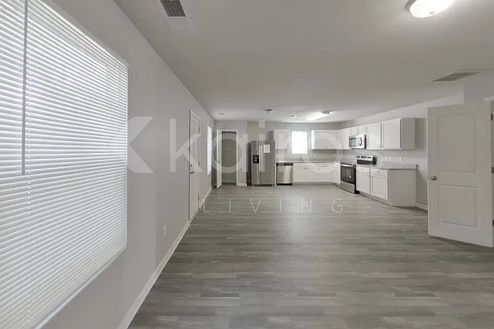 3 bed, 2.5 bath, 1606 sqft, $1,745 — Photo 3