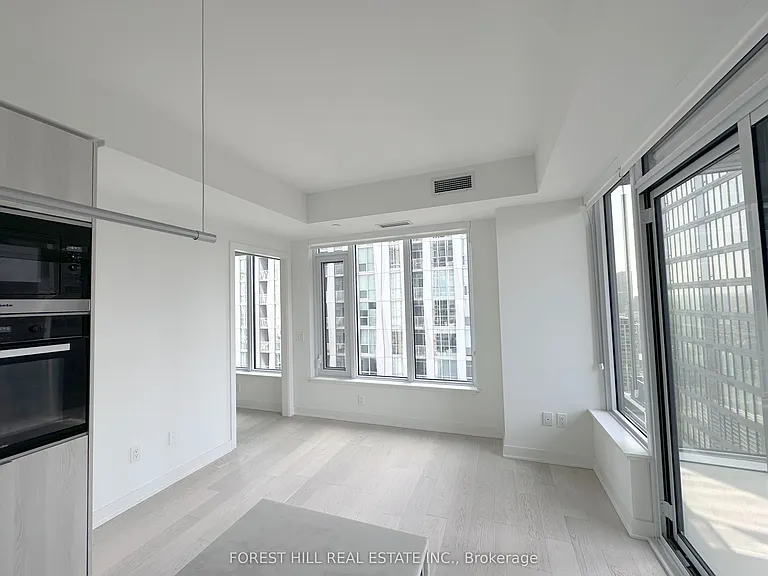 11 Yorkville Ave #3307 — Photo 10