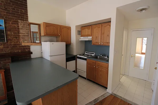 Rented by Luxor Homes & Investment Realty | media 34