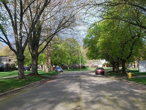 2nd image of 2142 Englewood Dr SE