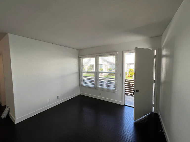 379 Termino Ave #5 — Photo 13
