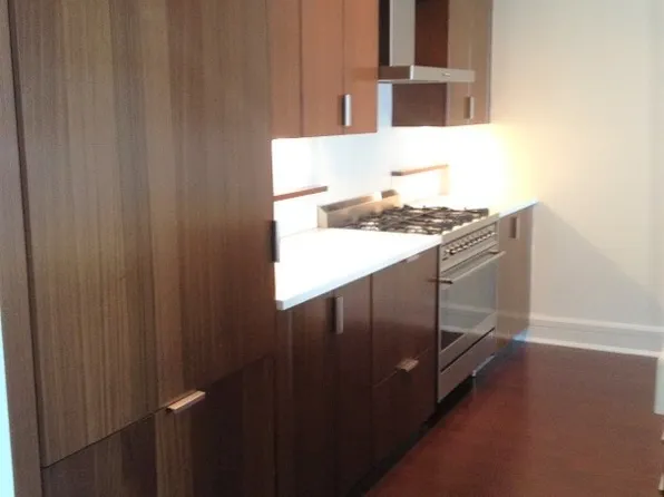 60 Riverside Boulevard 329 image 2 of 10