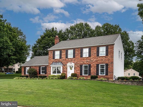 2nd image of 833 Marrones Ct