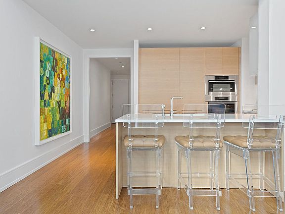 3rd image of 255 E 74th St #6F