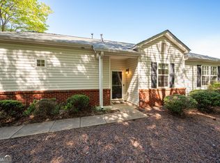 548 W Oaks Dr, Woodstock, GA 30188