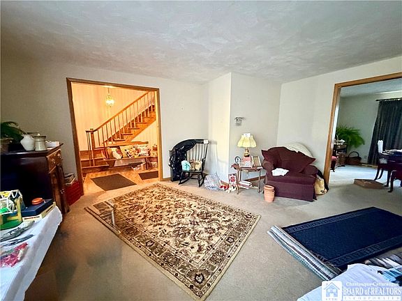 5th image of 203 Irving St