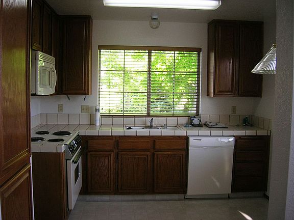 5th image of 19 Fernwood Ct