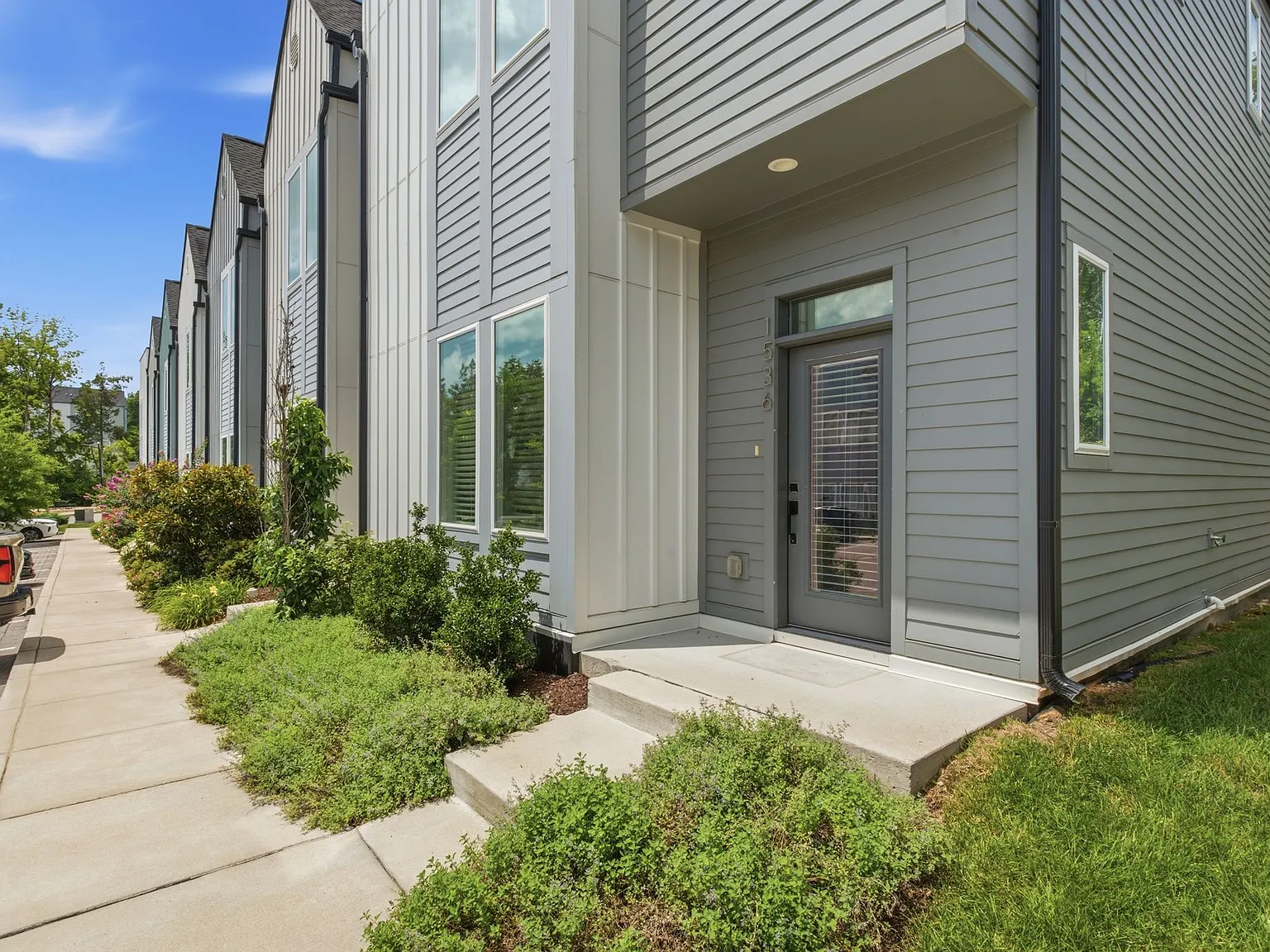 3 bed, 2.5 bath, 1470 sqft, $2,395 — Photo 4