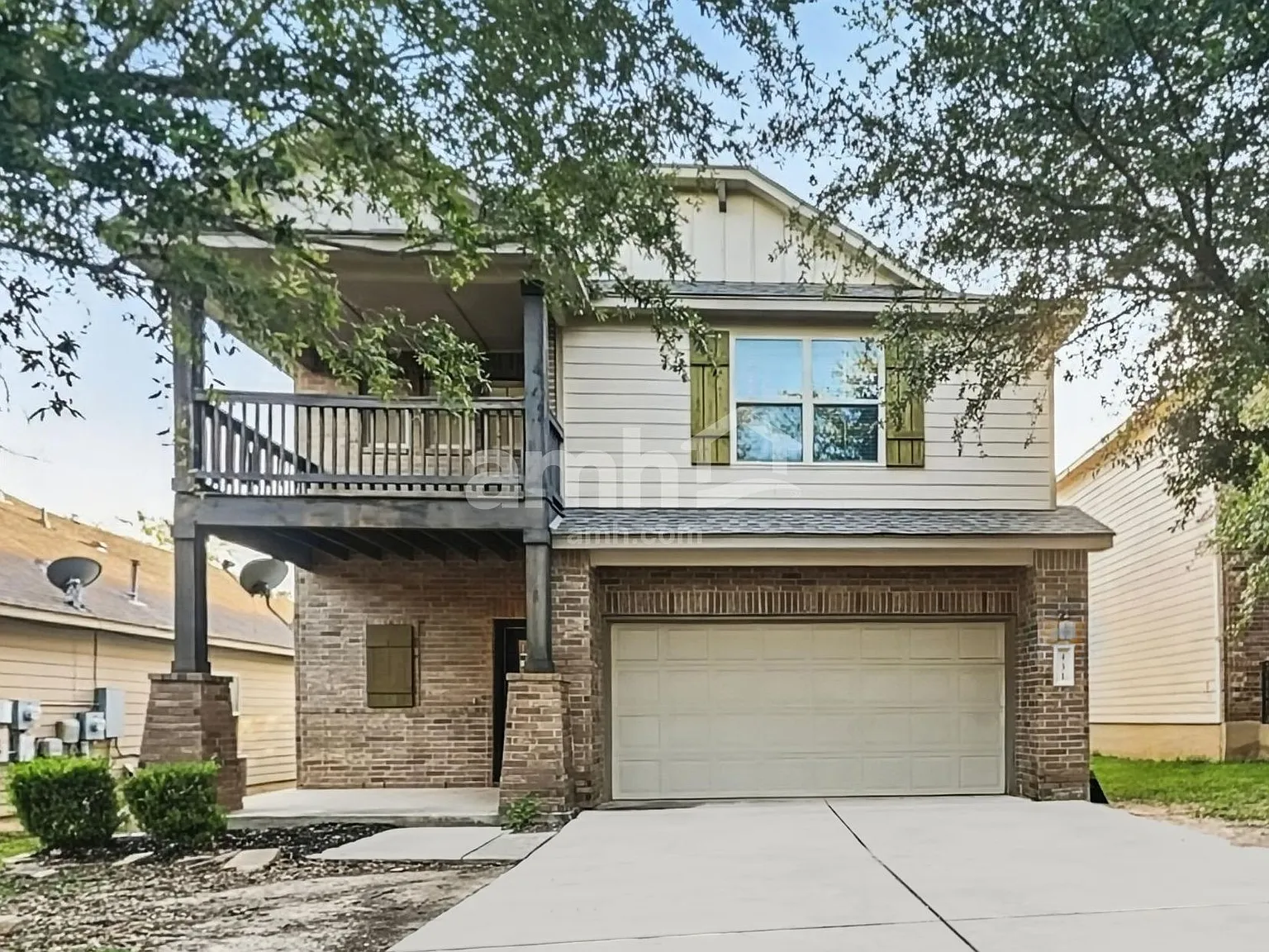 4 bed, 2.5 bath, 2394 sqft, $1,925 — Photo 1
