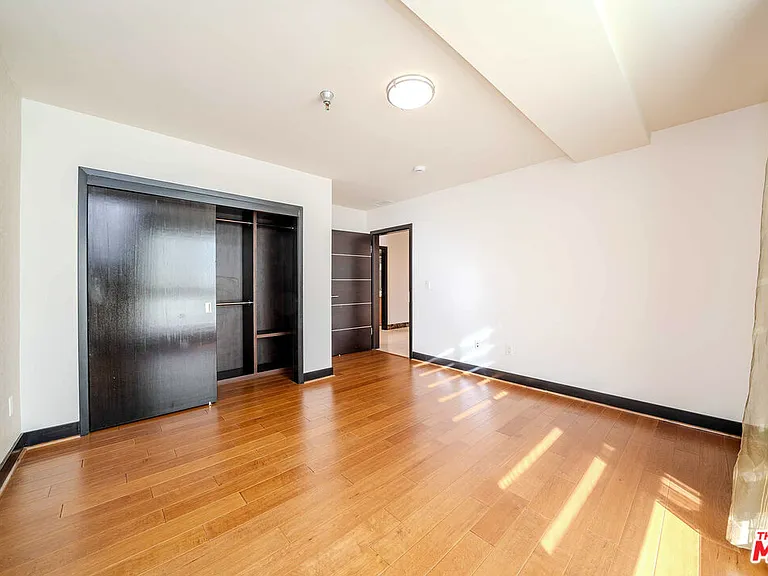 702 S Serrano Ave #501 — Photo 14