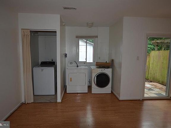 5th image of 8426 Towne Crest Ct