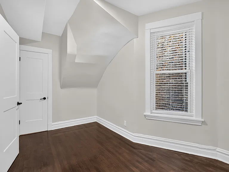 3023 W Wellington Ave — Photo 9