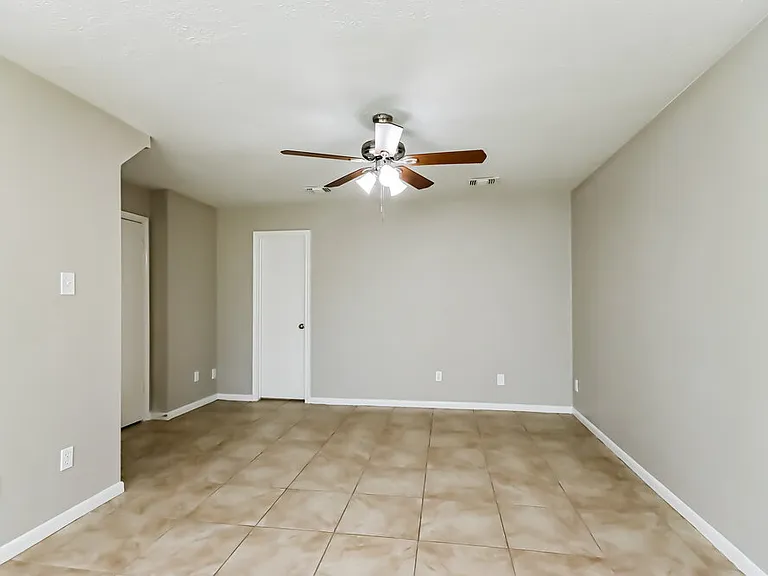 10015 Waving Fields Dr — Photo 11