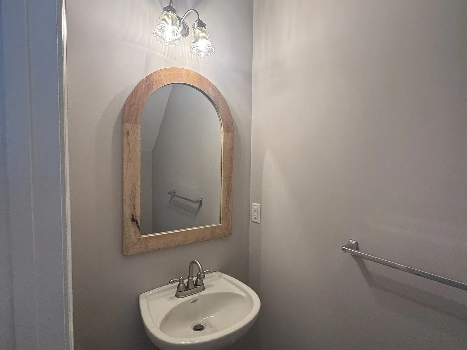 3 bed, 2.5 bath, 1800 sqft, $2,400 — Photo 3