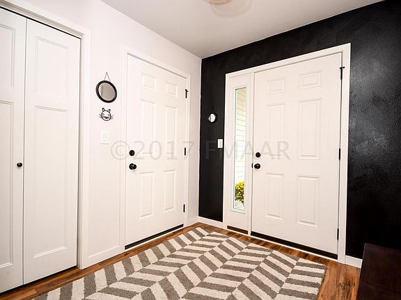 5th image of 402 Foxtail Dr E
