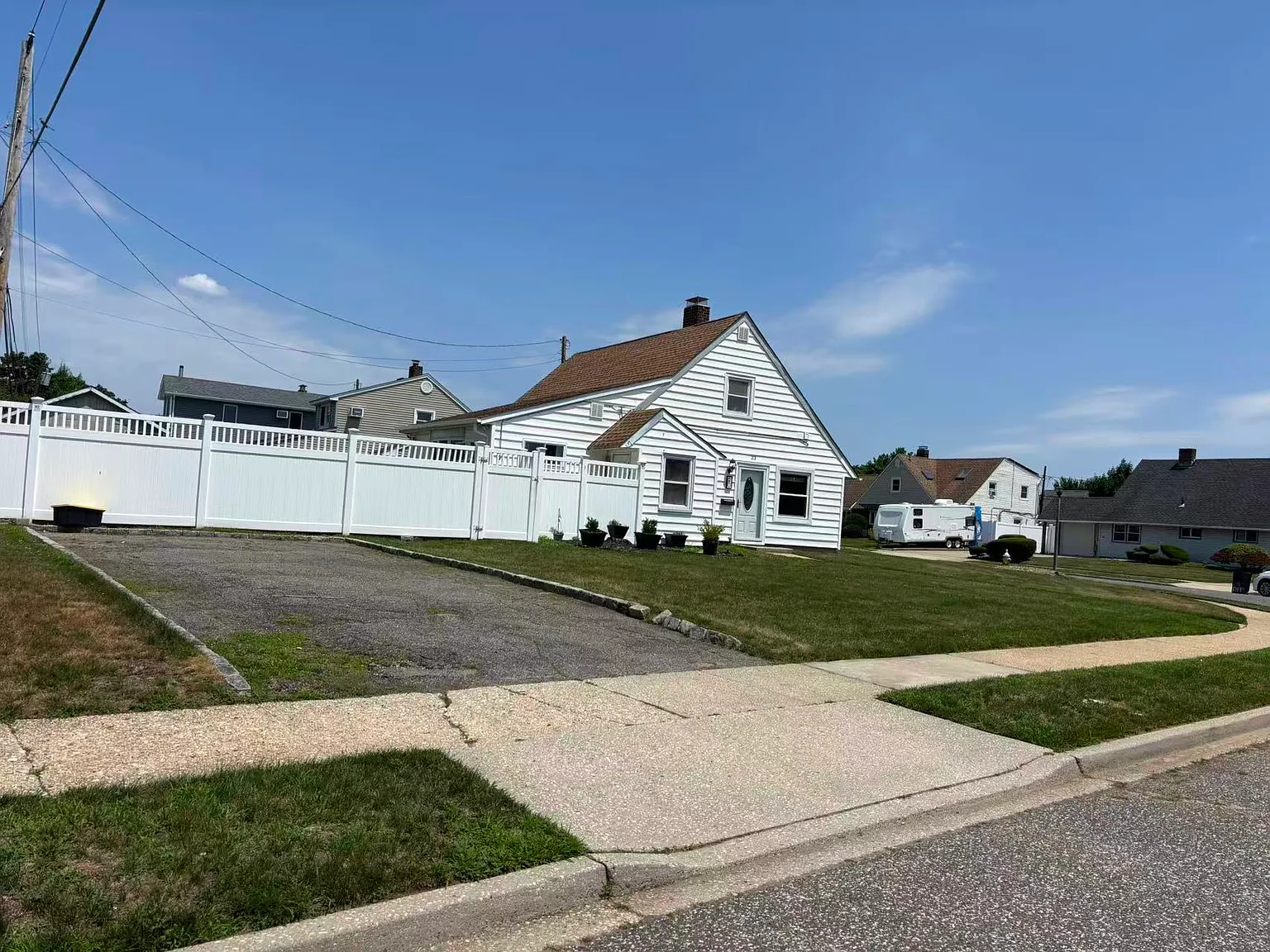 4 bed, 1359 sqft, $4,500 — Photo 2