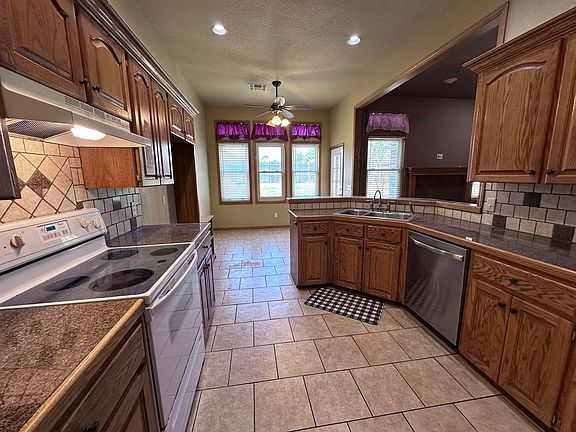 3rd image of 806 S Rock Hollow Ct