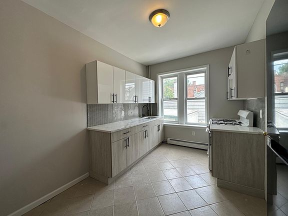 4th image of 234 Jewett Ave #7E