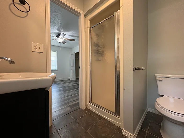 323 E Berkeley St — Photo 12