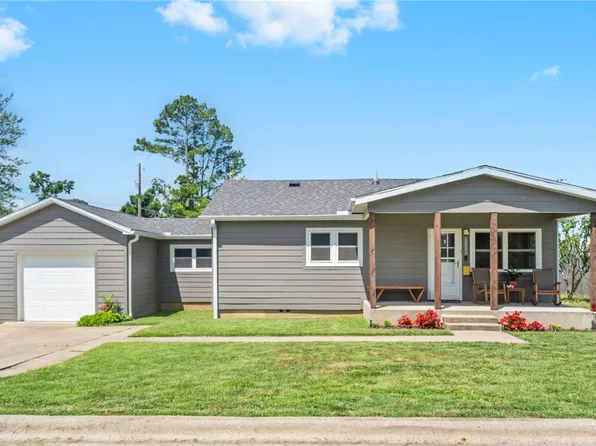 1002 N 11th St, Rogers, AR 72756