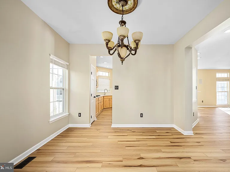 9320 Birch Cliff Dr — Photo 9