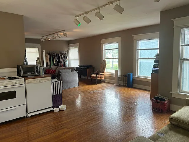 1605 E St — Photo 13