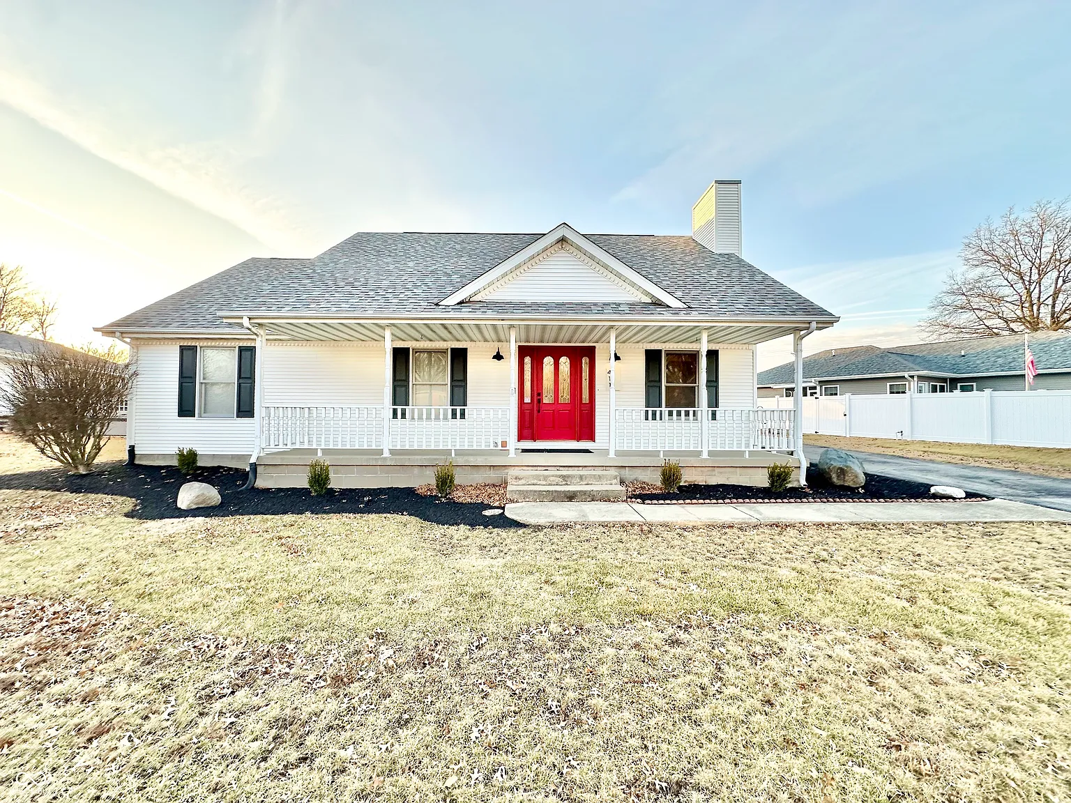 411 Sherwood Dr photo 1