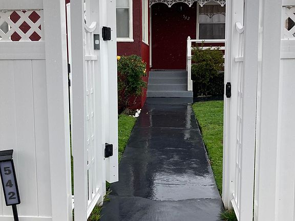 3rd image of 542 26th St