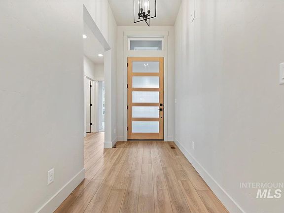 4th image of 4683 N McKinley Park Ave