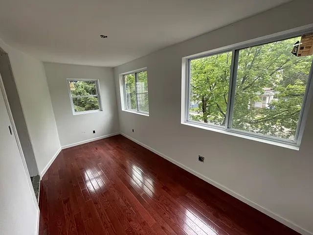 133 W Rock Ave #2 — Photo 4