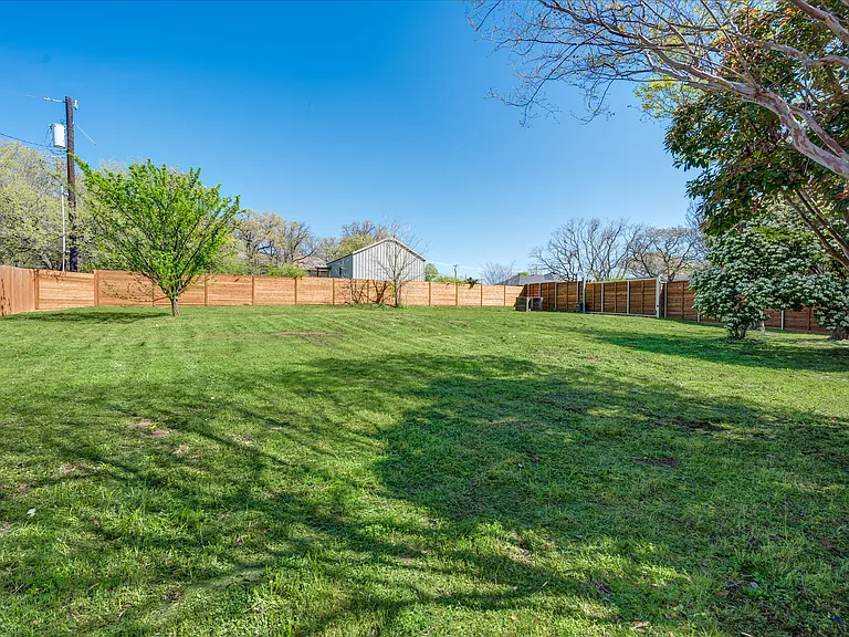 304 Oak Dr — Photo 18