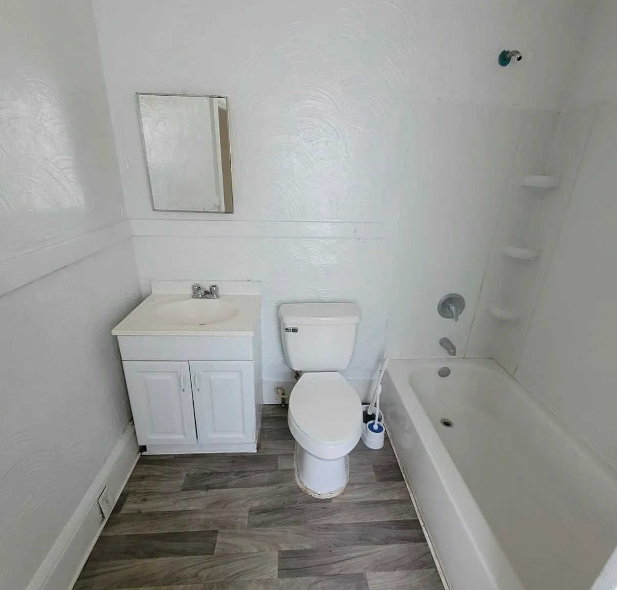 3 bed, 896 sqft, $1,100 — Photo 3