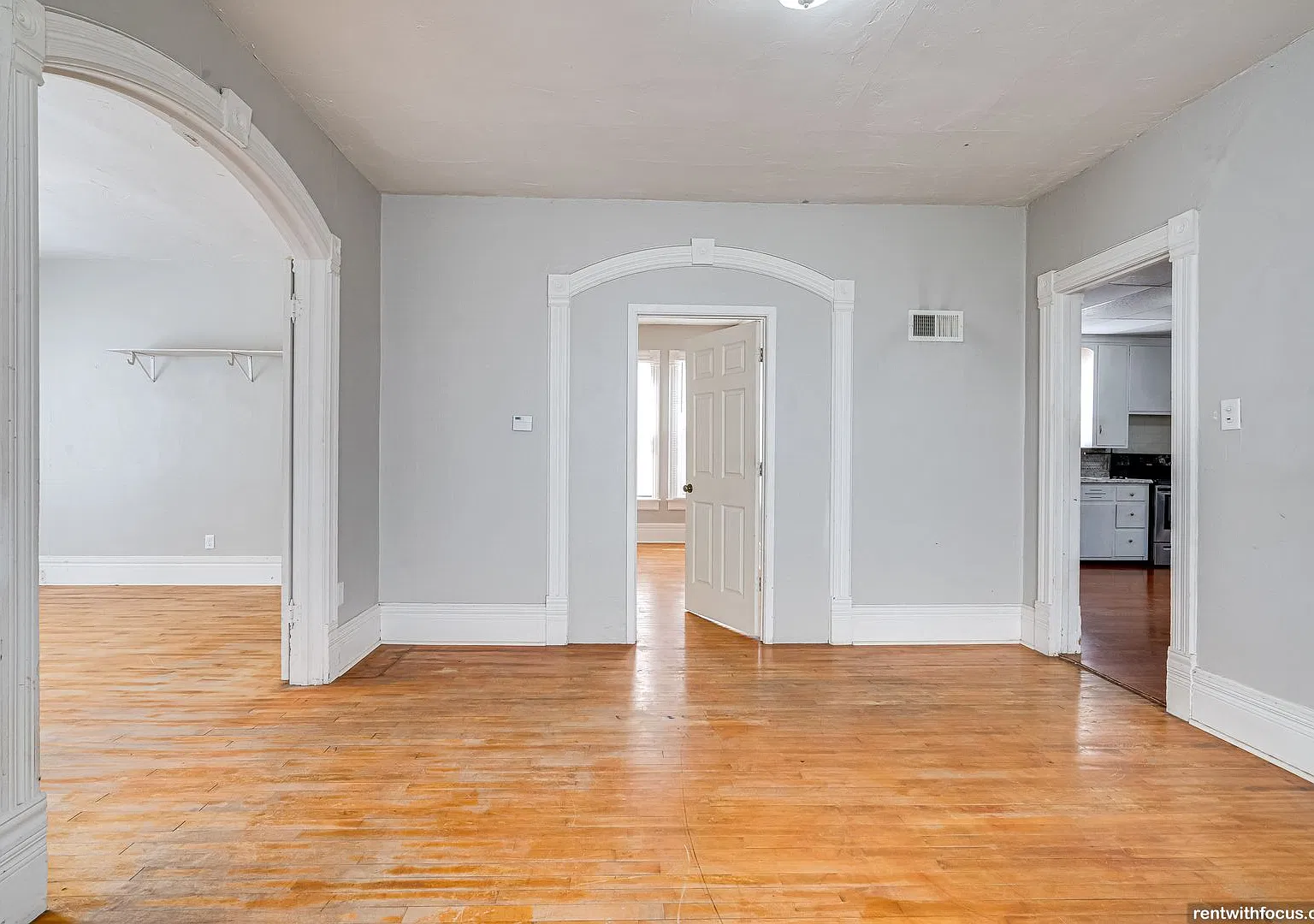 218 E. 8th St. — Photo 4