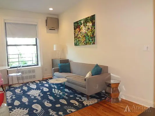 Rented by Anchor Associates | media 5