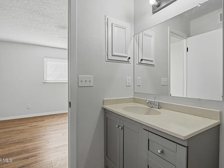 7129 Orizaba Ave — Photo 26