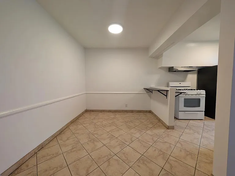 7261 Franklin Ave #10 — Photo 9