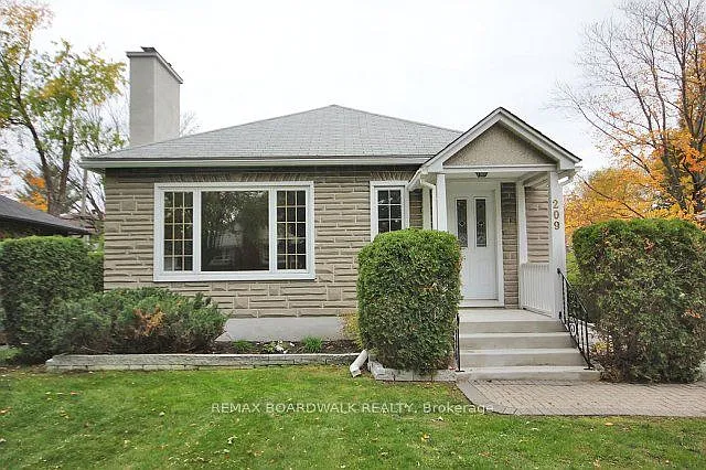 209 Knox Cres — Photo 1