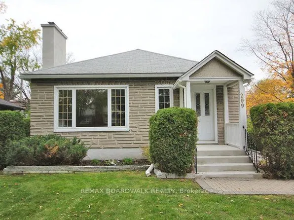 209 Knox Cres, Ottawa, ON K1G 0K6