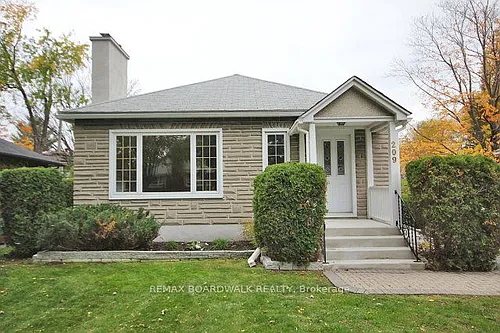 209 Knox Cres Photo 1