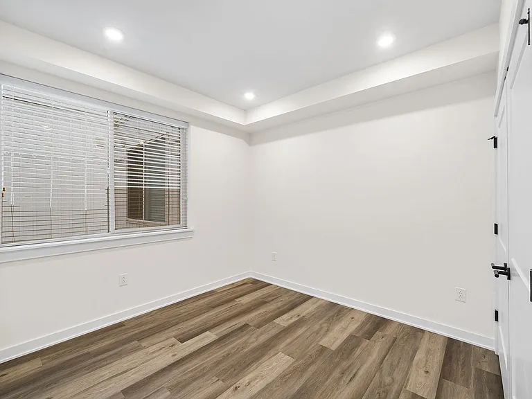 Stunning New Luxury Apartments at The Vienna — Photo 96