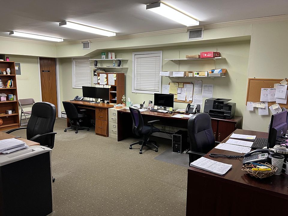2nd image of 138 Nassau Blvd