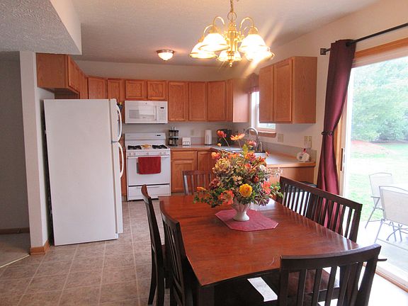 3rd image of 1187 Oxford Cir